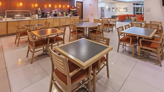 La Quinta Inn & Suites Austin/Cedar Park/Lakeline | Teksas - Austin (ve civarı) - Austin