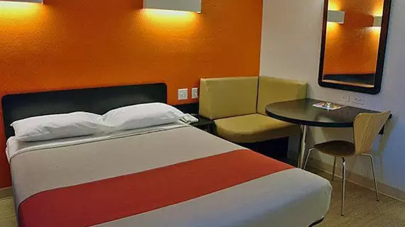 Motel 6 Santa Barbara - Carpinteria South | Kaliforniya - Santa Barbara (ve civarı) - Carpinteria