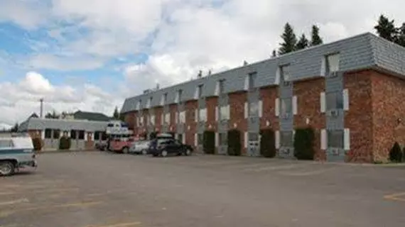 Twin Pine Inn & Suites | Alberta - Hinton