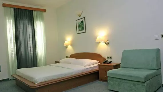 Hotel Conte | Split-Dalmaçya - Baska Voda