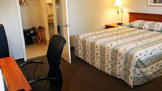 Econo Lodge Inn & Suites I-35 at Shawnee Mission | Kansas - Kansas City (ve civarı) - Mission