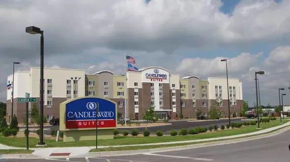 Candlewood Suites Louisville North | Indiana - Jeffersonville - Clarksville (ve civarı) - Clarksville