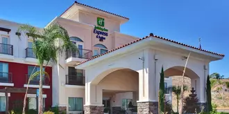 Holiday Inn Express Hotel & Suites Lake Elsinore