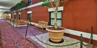 Staybridge Suites Savannah Historic District