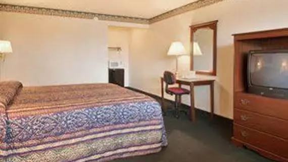 Days Inn Waynesboro | Virginia - Staunton (ve civarı) - Waynesboro