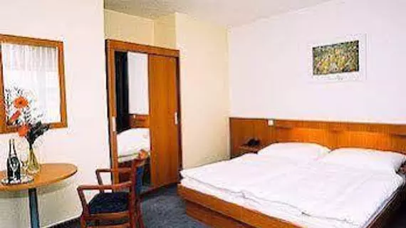 Hotel Inos | Prag - Městská čast Praha 4 (en büyük Prag ilçesi) - Podoli