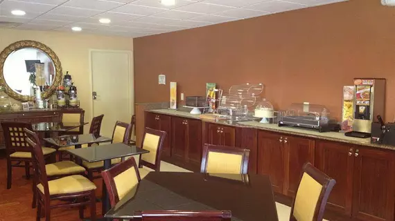 Quality Inn Waterbury | Connecticut - New Haven (ve civarı) - Waterbury