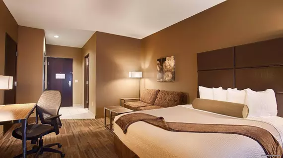 Best Western Plus Night Watchman Inn & Suites | Kansas - Greensburg