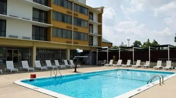 Quality Inn & Suites Laurel | Maryland - Baltimore (ve civarı) - Laurel