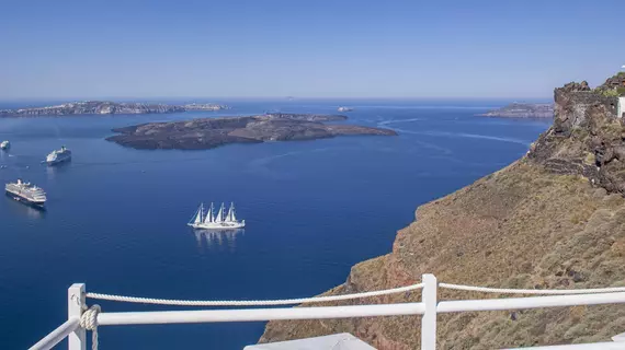 On The Rocks | Ege Adaları - Santorini