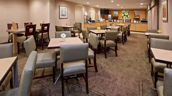 La Quinta Inn & Suites Nashville Airport | Tennessee - Nashville-Davidson - Nashville (ve civarı) - Nashville