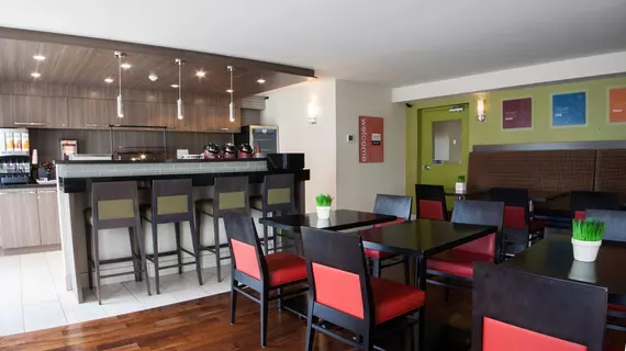 Comfort Inn Newmarket | Ontario - Toronto (ve civarı) - Newmarket