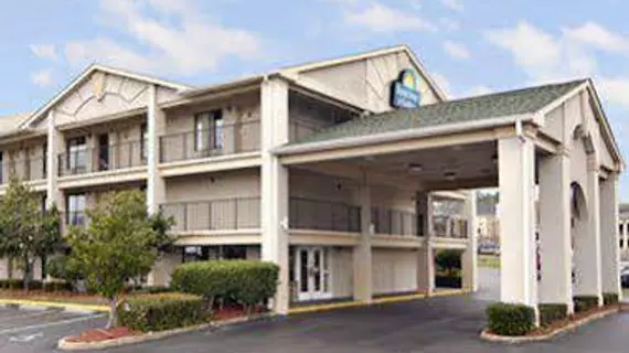 Days Inn and Suites - Mobile | Alabama - Mobile (ve civarı) - Mobile