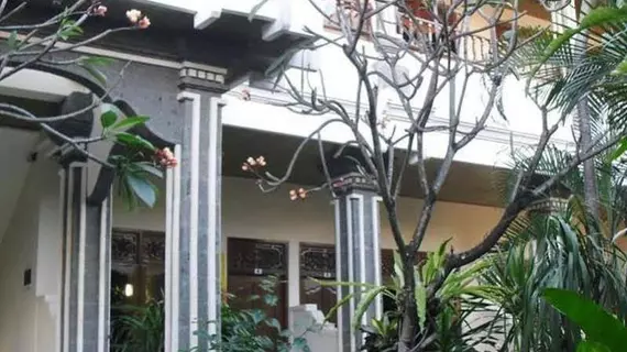 Adus Beach Inn | Bali - Kuta - Legian Kent Merkezi