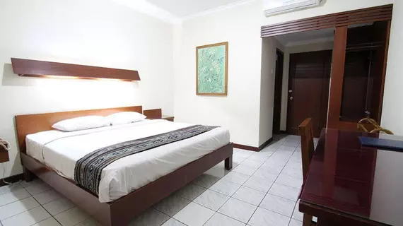 Paradiso Beach Inn | Bali - Kuta - Legian Kent Merkezi