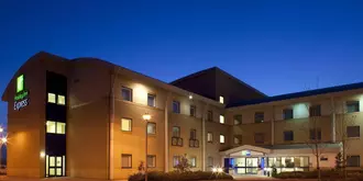 Holiday Inn Express Cardiff Airport