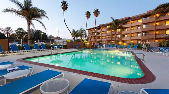 Holiday Inn Hotel & Suites Santa Maria | Kaliforniya - San Luis Obispo (ve civarı) - Santa Maria