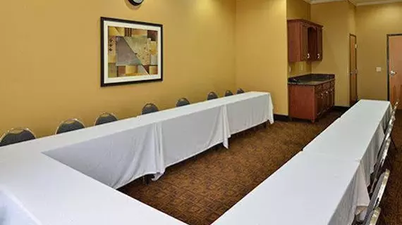 Comfort Suites Salina | Kansas - Salina (ve civarı) - Salina