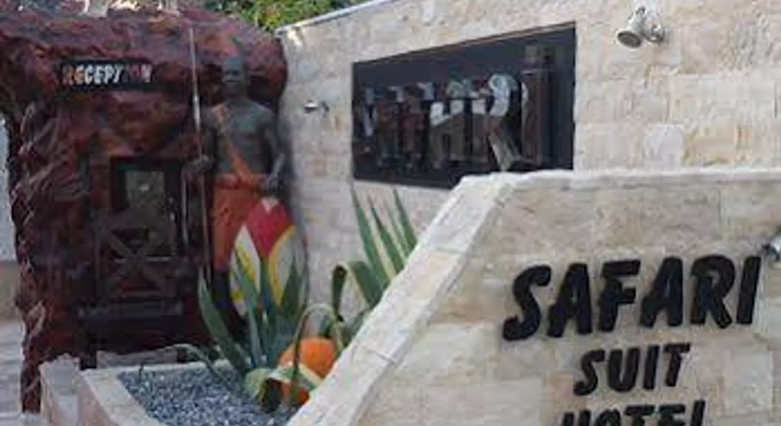 Safari Suit Hotel