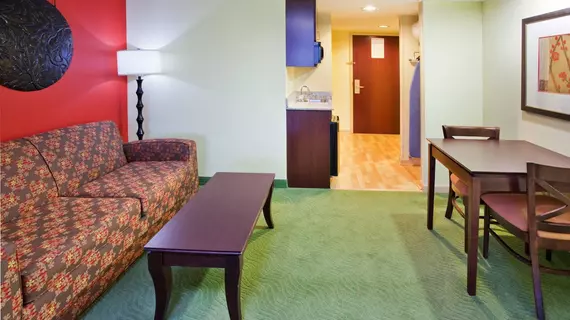 Holiday Inn Express Hotel & Suites Greenville-I-85 & Woodruff Road | Güney Karolayna - Greenville - Spartanburg (ve civarı) - Greenville