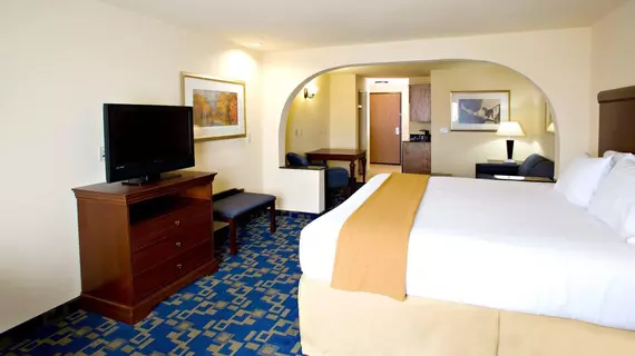 HOLIDAY INN EXPRESS & SUITES J | Teksas - Pleasanton (ve civarı) - Jourdanton