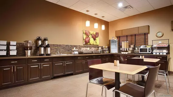 Best Western Plus Night Watchman Inn & Suites | Kansas - Greensburg