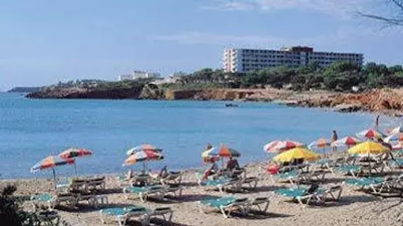 Fiesta Hotel Cala Nova | Balearic Adaları - İbiza Adası - Santa Eulalia del Rio - Es Canar