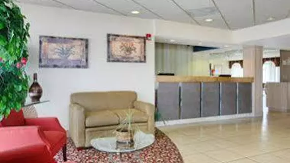 Ramada Inn and Suites Lebanon | Tennessee - Nashville-Davidson - Nashville (ve civarı) - Lebanon