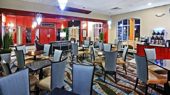 Holiday Inn Express Hotel & Suites Oklahoma City - Penn Square | Oklahoma - Oklahoma City (ve civarı) - Oklahoma