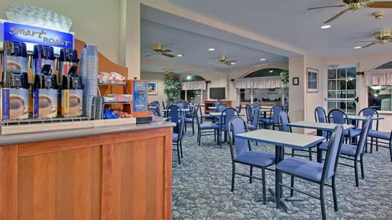 Holiday Inn Express Mackinaw City | Michigan - Mackinaw City