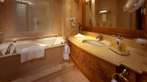 Emirates Palace Hotel | Abu Dabi - Abu Dabi Kent Merkezi - Abu Dhabi Corniche