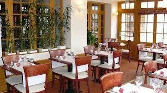 Hôtel-Restaurant Le Normandie | Normandiya - Calvados (bölge) - Ouistreham