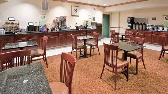 Country Inn & Suites Columbia | Missouri - Columbia (ve civarı) - Columbia