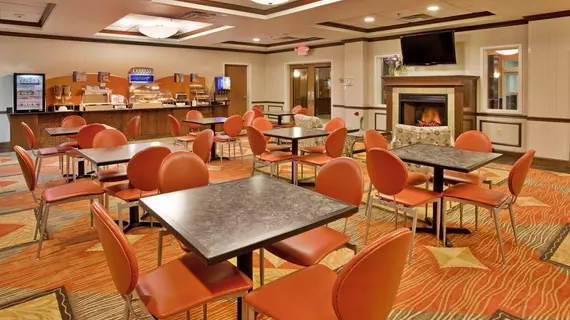 Holiday Inn Express Hotel & Suites Kansas City - Grandview | Missouri - Kansas City (ve civarı) - Grandview