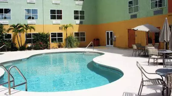 MainStay Suites Fort Myers | Florida - Fort Myers (ve civarı) - Fort Myers