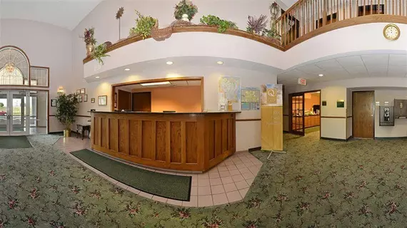 Quality Inn & Suites Stoughton | Wisconsin - Madison (ve civarı) - Stoughton