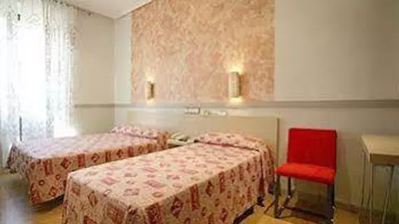 Hostal La Plata | Madrid Özerk Topluluğu - Madrid (ve civarı) - Madrid