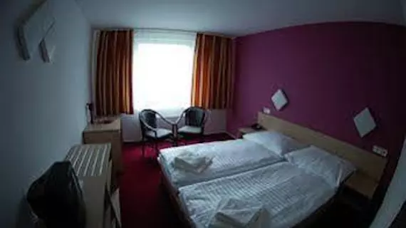 Hotel Mars | Prag - Městská čast Praha 10 (en büyük Prag ilçesi) - Zabehlice