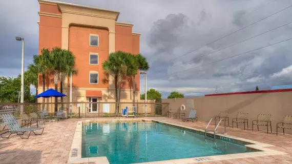 Hampton Inn & Suites Cape Coral | Florida - Fort Myers (ve civarı) - Cape Coral