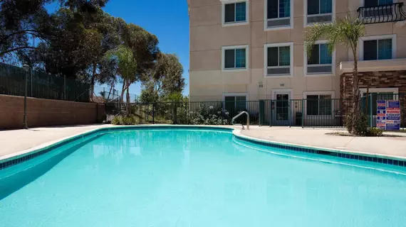 Country Inn & Suites by Carlson San Bernardino | Kaliforniya - San Bernardino County - San Bernardino (ve civarı) - Redlands