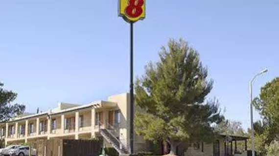 Super 8 Barstow | Kaliforniya - San Bernardino County - Victorville (ve civarı) - Barstow