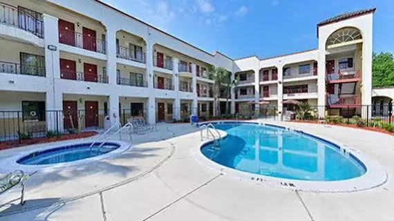 Quality Inn & Suites Baymeadows | Florida - Jacksonville (ve civarı) - Jacksonville