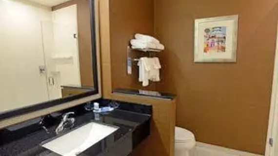 Fairfield Inn & Suites Bowling Green | Kentucky - Bowling Green (ve civarı) - Bowling Green