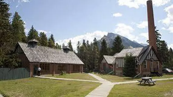 Banff Y Mountain Lodge | Alberta - Banff