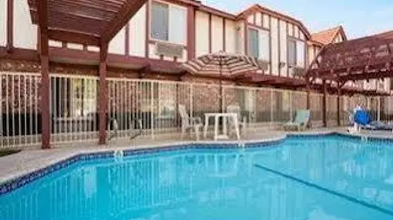 Super 8 Motel - Santa Clarita/Valencia | Kaliforniya - Los Angeles County - Santa Clarita - Canyon Country