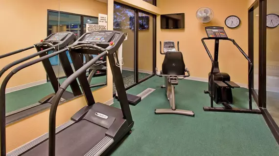 Holiday Inn Express Hotel Germantown - Northwest Milwaukee | Wisconsin - Village of Germantown