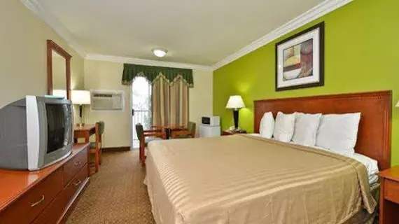 Rodeway Inn & Suites Canyon Lake | Kaliforniya - Riverside County - Temecula (ve civarı) - Canyon Lake