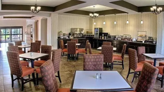 Comfort Inn & Suites Lawrence | Kansas - Topeka (ve civarı) - Lawrence