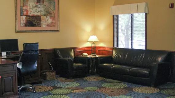 HOLIDAY INN EXPRESS WARRENSBURG | Missouri - Clinton - Warrensburg