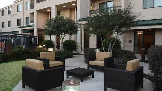 Courtyard by Marriott Lewisville | Teksas - Dallas (ve civarı) - Lewisville